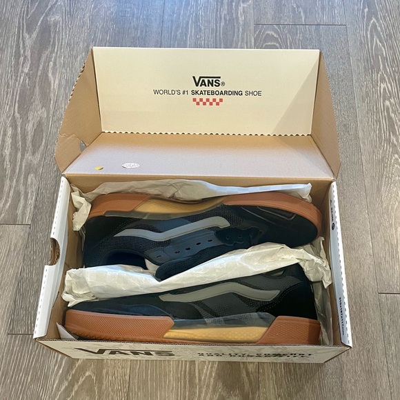 Vans AVE 2.0 Black and Gum Sneakers - Picture 2 of 6